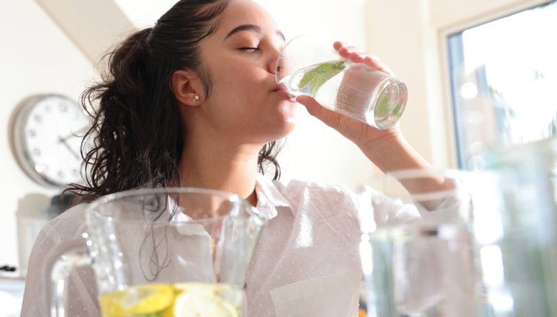 Reduces Mild Morning Bloating From Dehydration