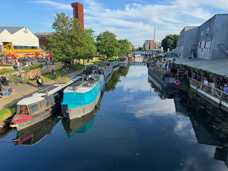 What Makes River-Side Dining Feel Different From A Typical Restaurant