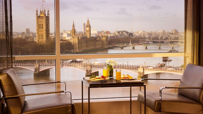 Big Ben View Lounge At Park Plaza Riverbank