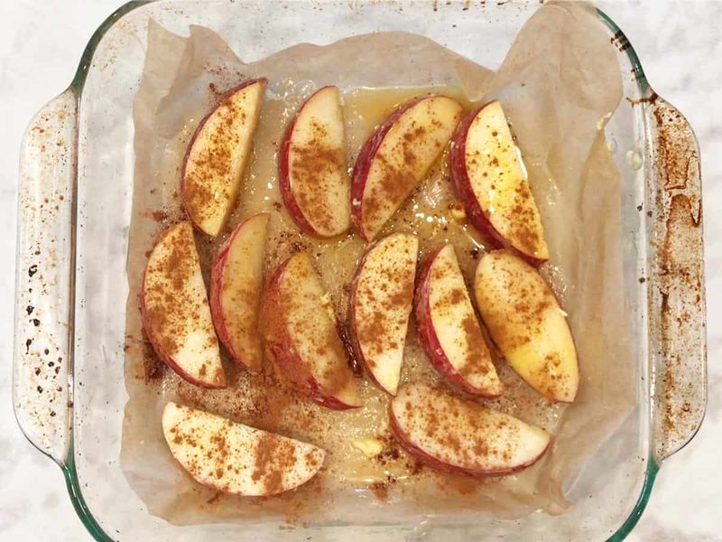 Apple Slices With Cinnamon And Honey Drizzle