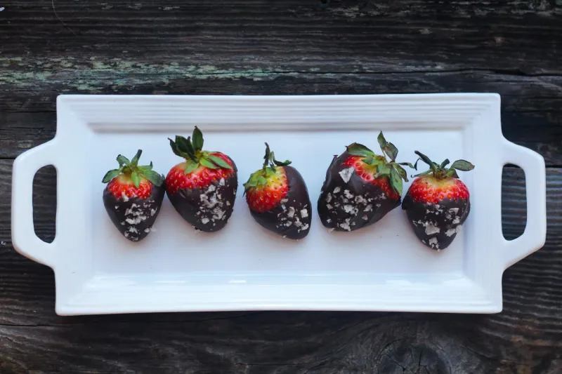 Chocolate Dipped Strawberries With Sea Salt