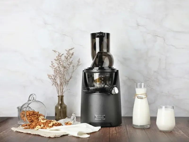 EVO820 Evolution Cold Press Juicer by Kuvings