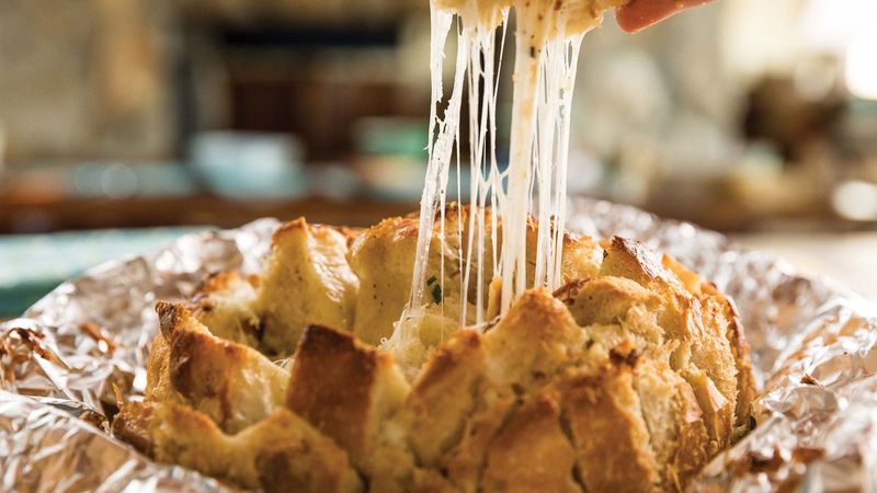 Buttery Garlic Bread With Mozzarella Melt