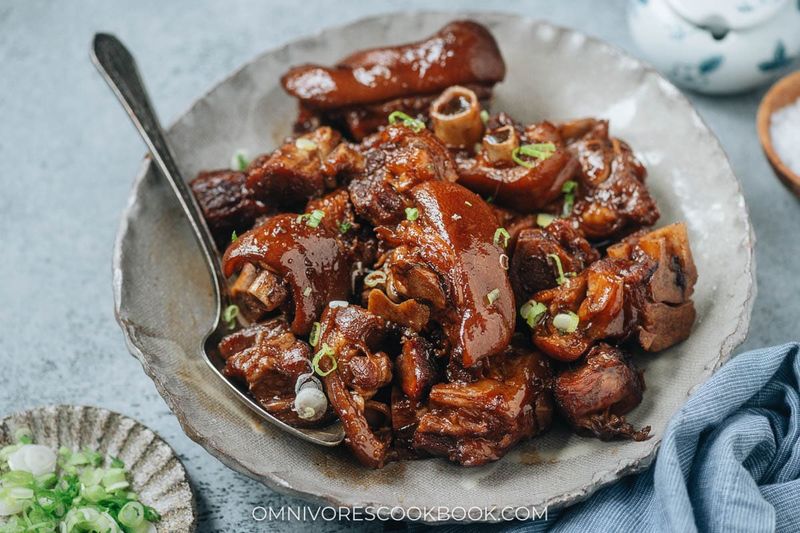 Pig's Trotters In Black Bean Sauce