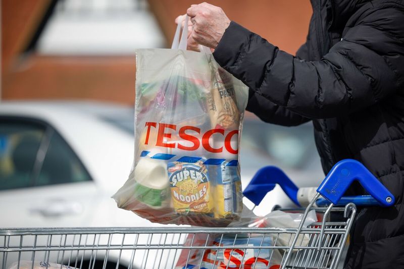 Tesco Customers Weigh In On Whether It's Right To Let People With Few Items Go First