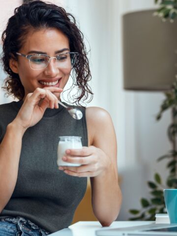 10 High-Protein Snacks To Have In The Office When Afternoon Hunger Hits