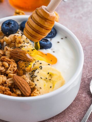 12 Foods Nutritionists Say Pair Best With Greek Yoghurt