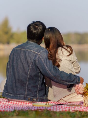 15 Valentine’s Day Picnic Food Ideas For A Thoughtful Date Outdoors