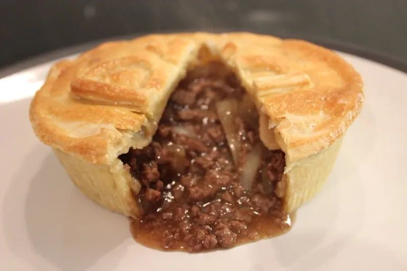Steak And Gravy Pie