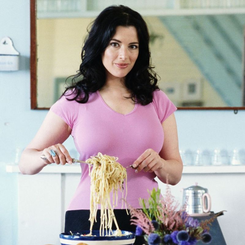 Using Pasta Cooking Water To Loosen Sauces