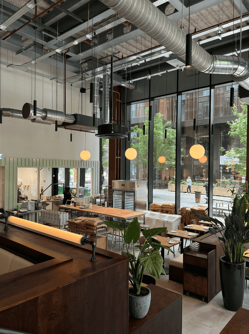 A Compact Space That Encourages Slower Dining