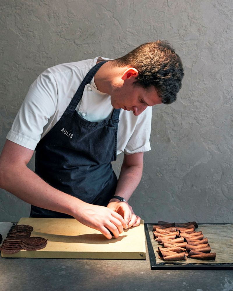 Aulis London