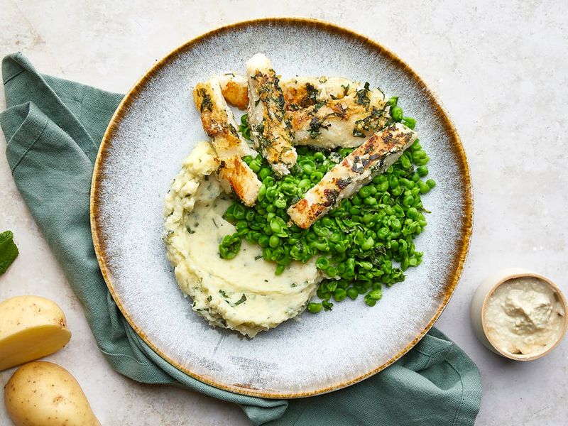 Fish Fingers With Mash And Peas