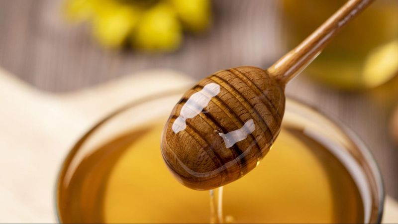 Honey Naturally Contains Trace Vitamins And Minerals