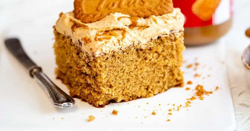 Biscoff Traybake Cake
