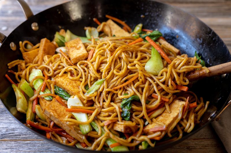 Vegetable Chow Mein With Light Oil