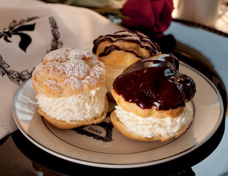 Chocolate And Vanilla Choux Buns
