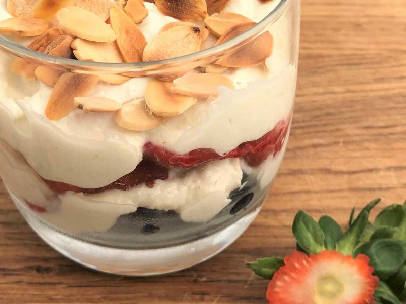 High-Protein Yoghurt With Crushed Almond Topping