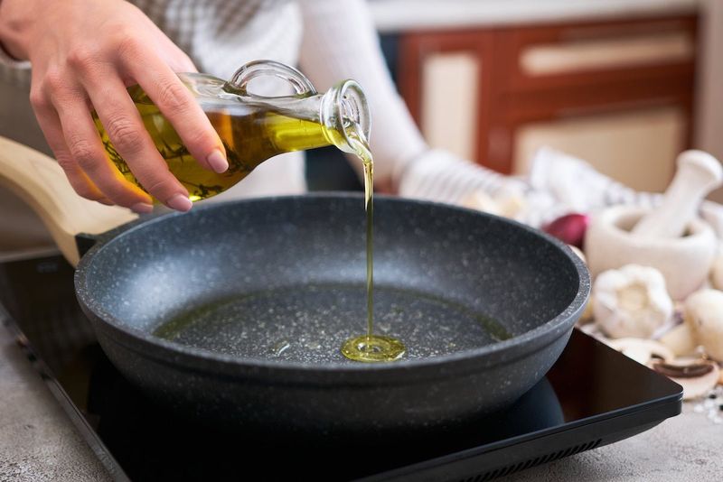 You Should Only Use Extra Virgin Olive Oil For Cold Dishes