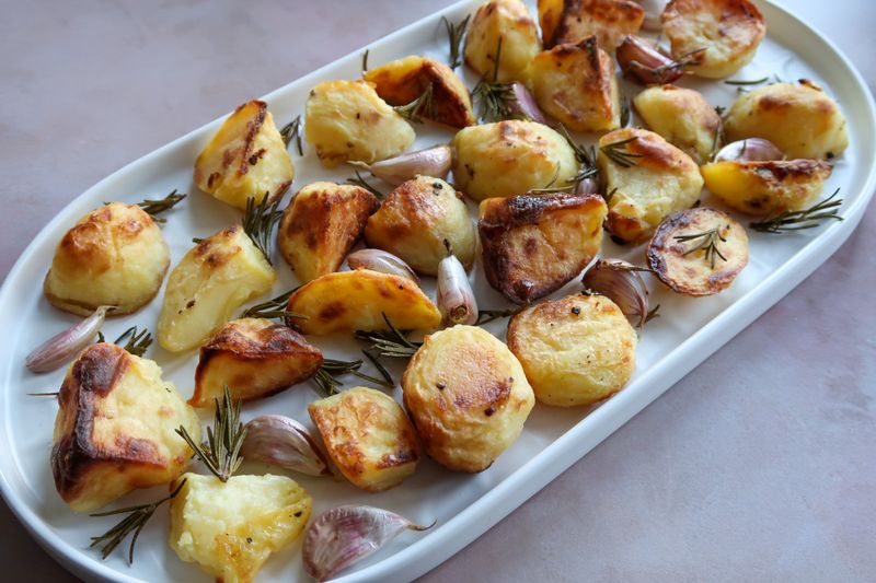 Garlic And Rosemary Roast Potatoes