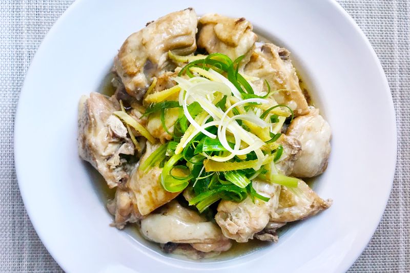 Steamed Chicken With Ginger And Spring Onion