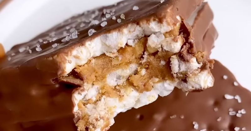 What Makes Healthy Snickers-Inspired Rice Cakes So Popular