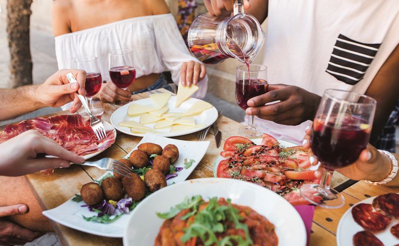 Social Dining And Group Experiences