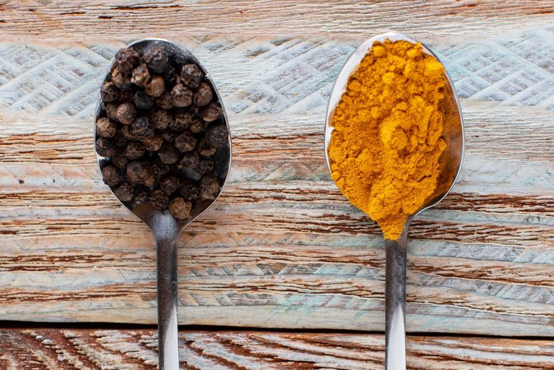 The Importance Of Pairing Turmeric With Black Pepper