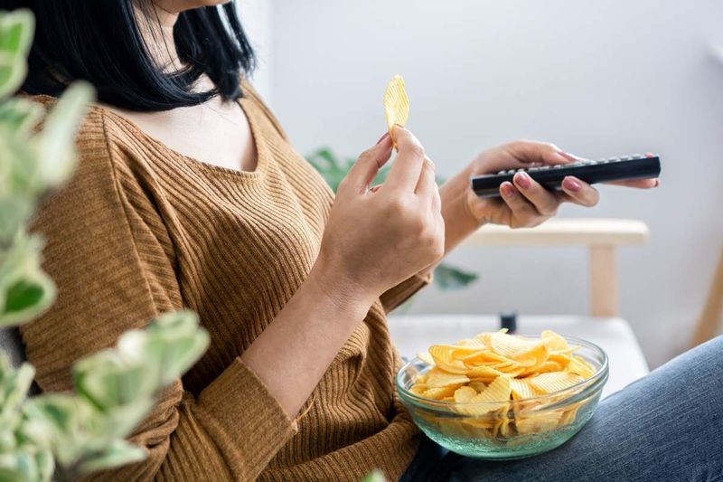Avoid Screen Time While Snacking