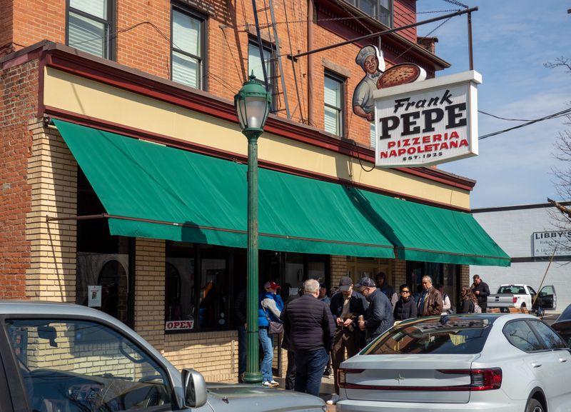 Frank Pepe Pizzeria Napoletana (New Haven, Connecticut)