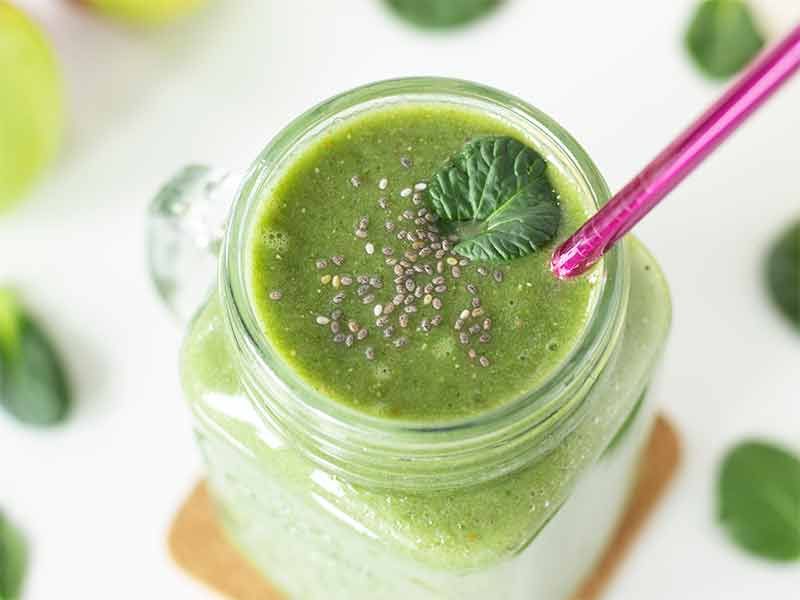 Spinach, Spirulina, And Apple Smoothie