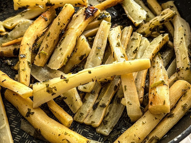 Pan-Fried Salsify With Garlic And Butter