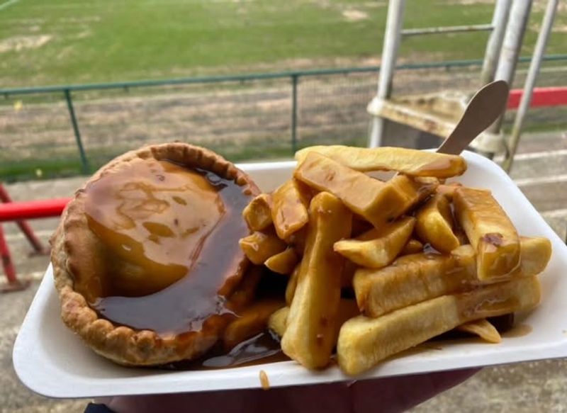Steak And Gravy Pie With Chips