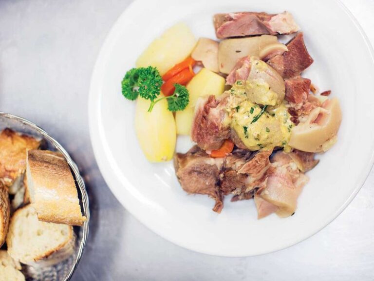 13 Meals Victorian Households Made That Would Baffle Modern Cooks