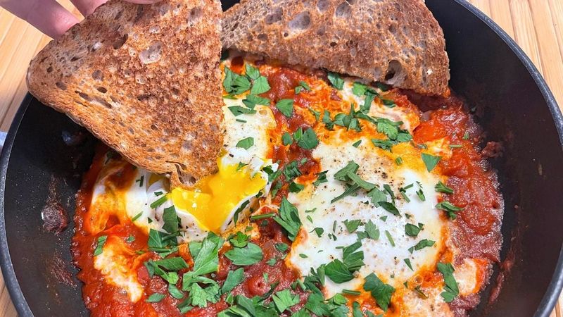 Shakshuka With Crusty Bread