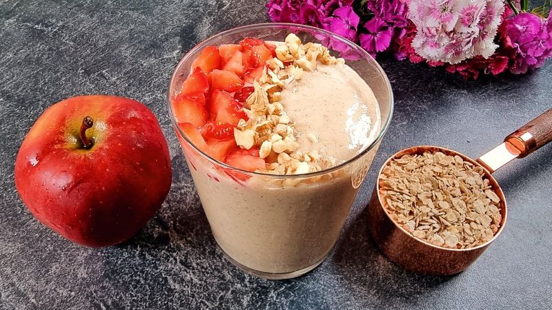 Apple Cinnamon Oat Smoothie