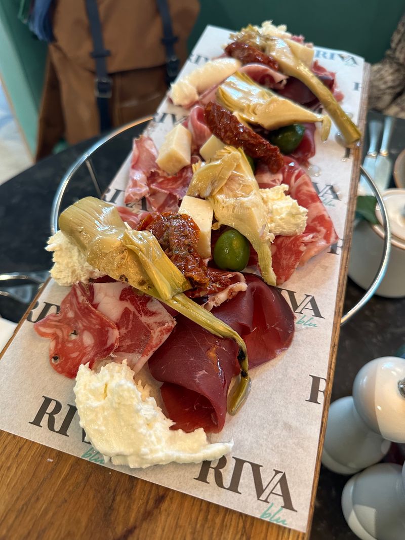 Sharing Plates That Bring People Together