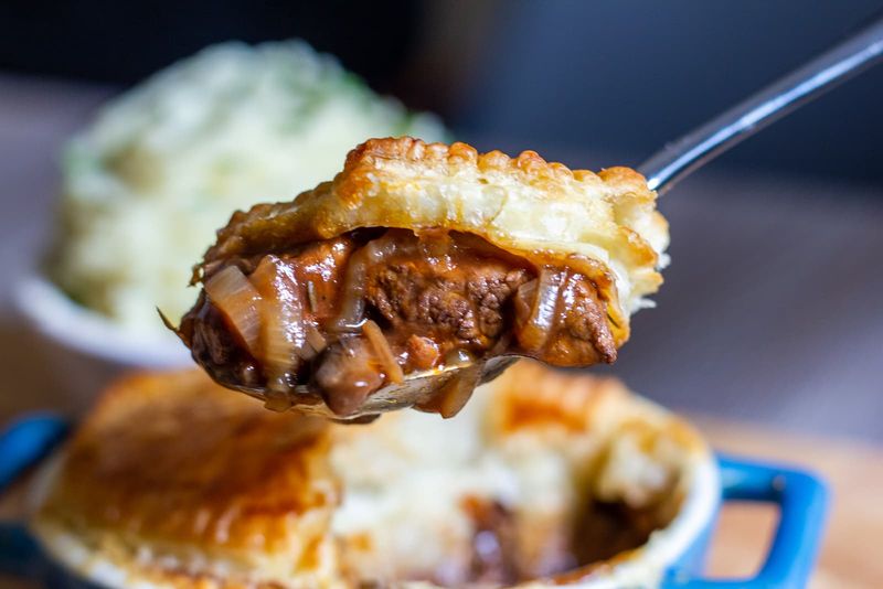 Steak And Gravy Pie With Mash