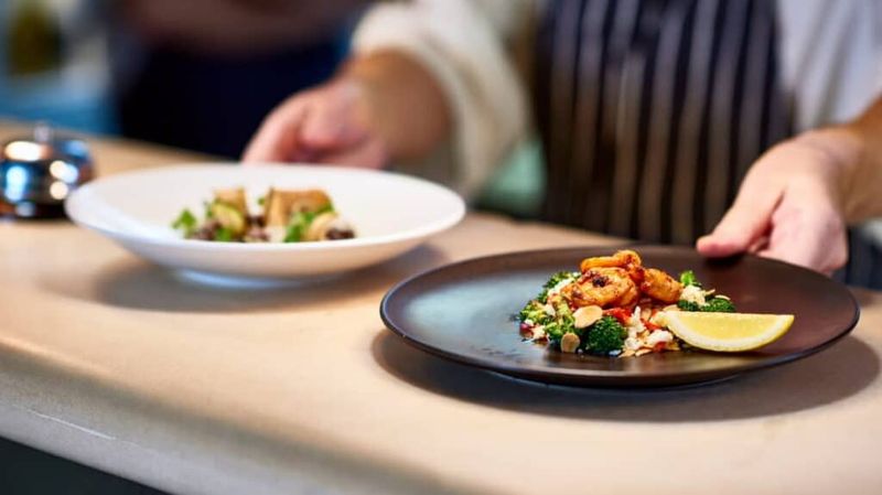 Why Atmosphere Affects Dining Pace