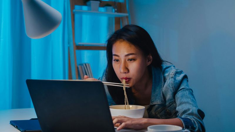 How Late-Night Snacking Influences Your Body Clock