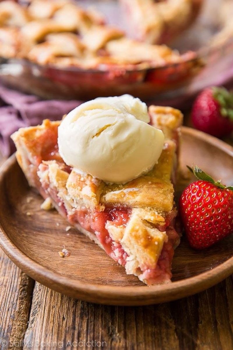 Classic Strawberry Rhubarb Pie