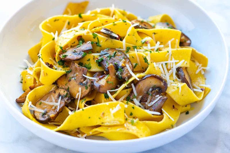 Garlic Butter Mushroom Pasta