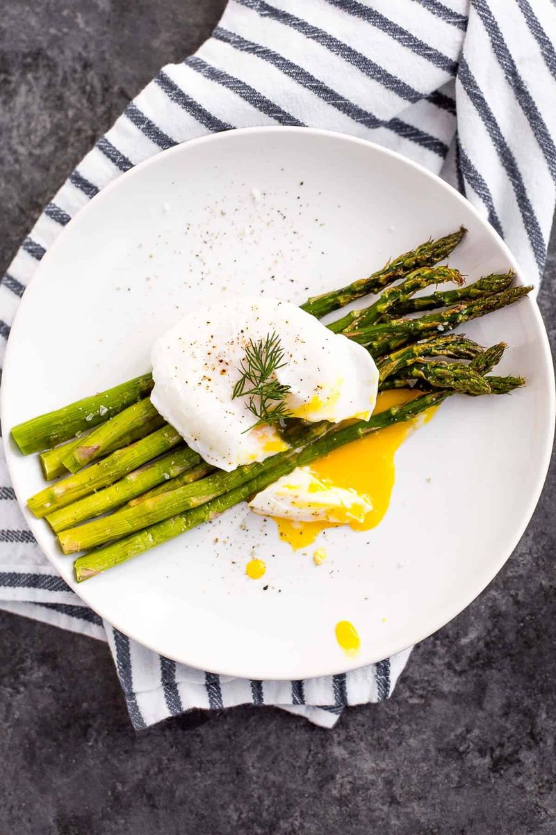 Poached Eggs on Asparagus