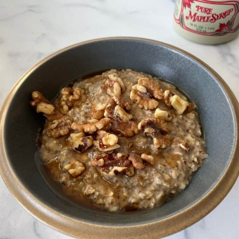 Warm Oatmeal With Cinnamon and Walnuts