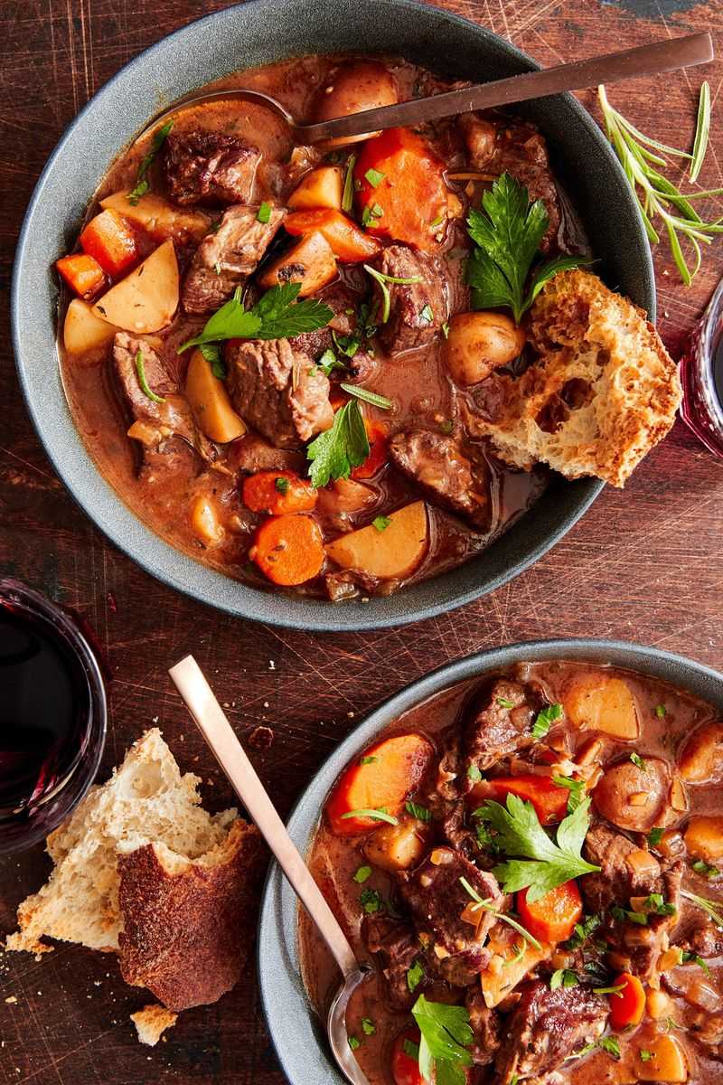 Slow Cooker Beef Stew With Crusty Bread