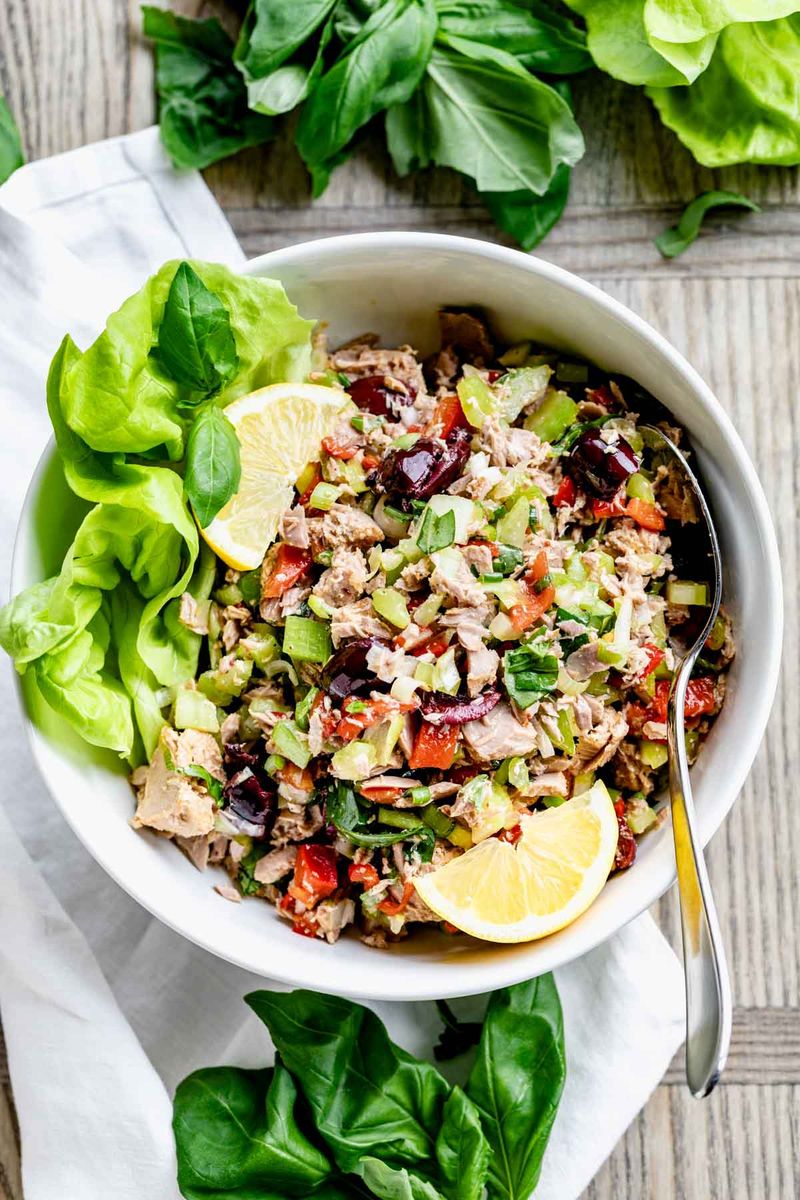 Lemon Herb Tuna Over Mixed Greens