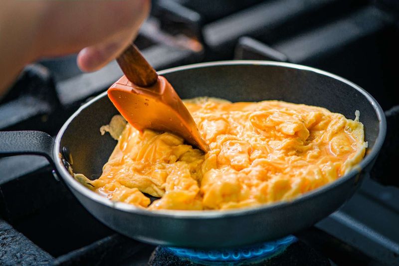 Make Scrambled Eggs Creamier with Low Heat