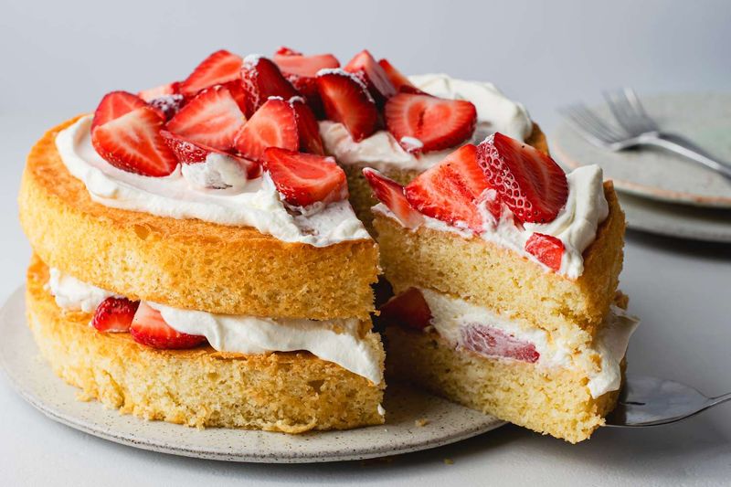 Victoria Sponge with Fresh Berries