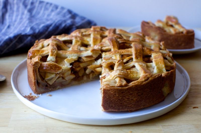 American Apple Pie and Dutch Appeltaart