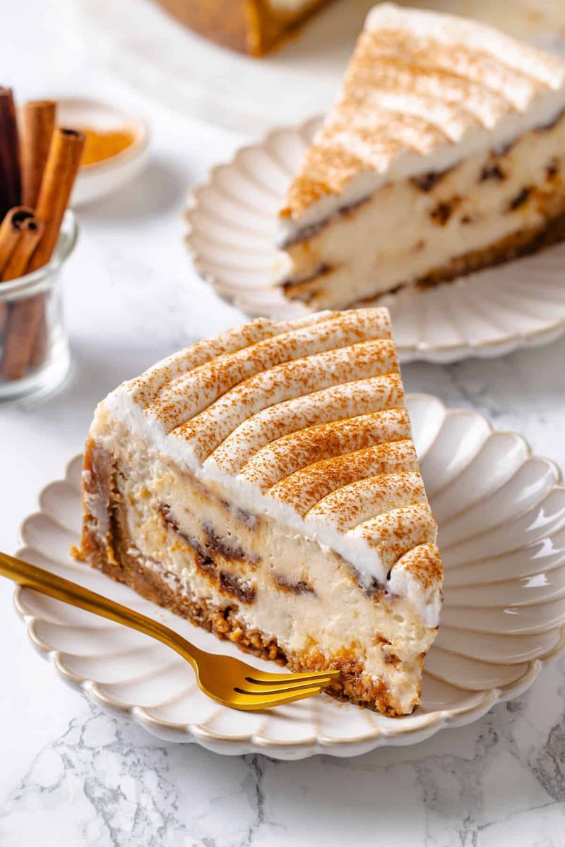 Cinnamon Roll Cheesecake